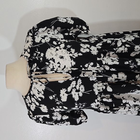 Shein Floral Print Puff Sleeve Tie Neck Smock Dress size 6 - Picture 2 of 9